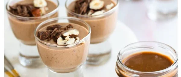 Coconut milk pudding with crushed hazelnuts.